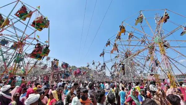 Swings and crowds at the Bhagoria Haat, Ranapur, Jhabua, Jhabua