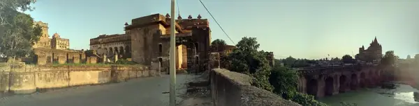Orchha Fort complex panorama, Niwari
