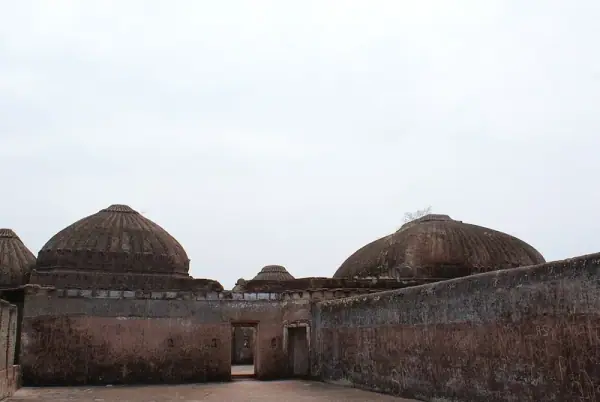 Narsinghgarh Fort — the 45-acre, 304-room citadel, 'Malwa ka Kashmir', Rajgarh