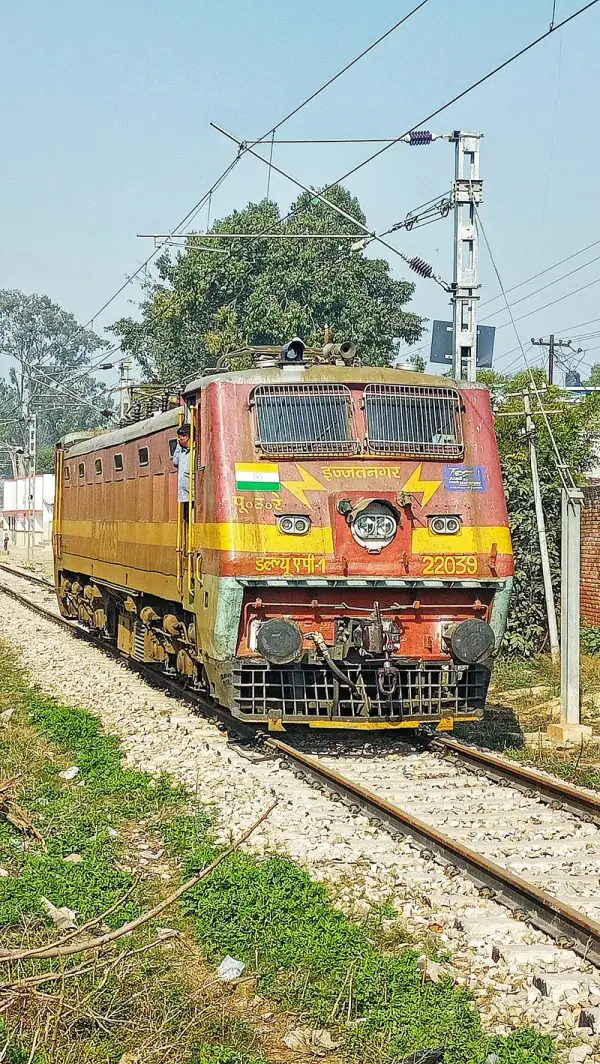 WAP-1 locomotive at Shahjahanpur station on the Northern Railway, Shahjahanpur
