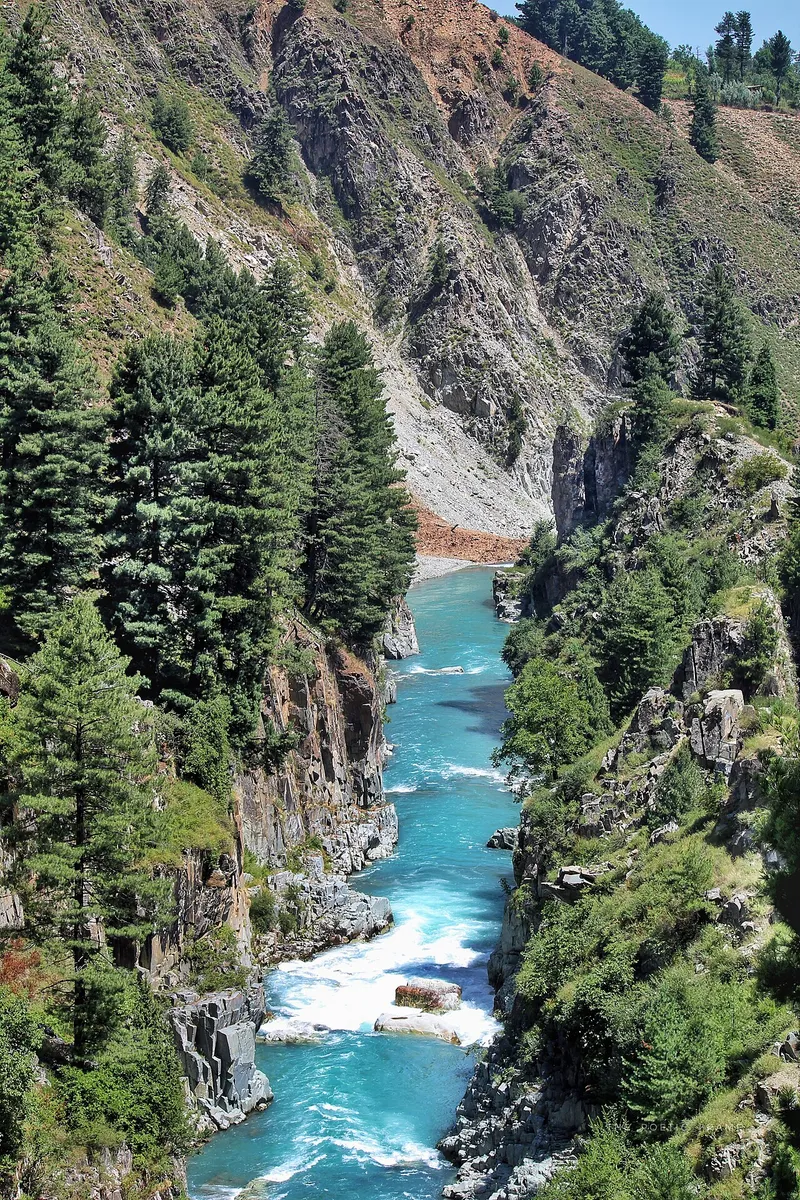Aharbal Waterfall, Shopian