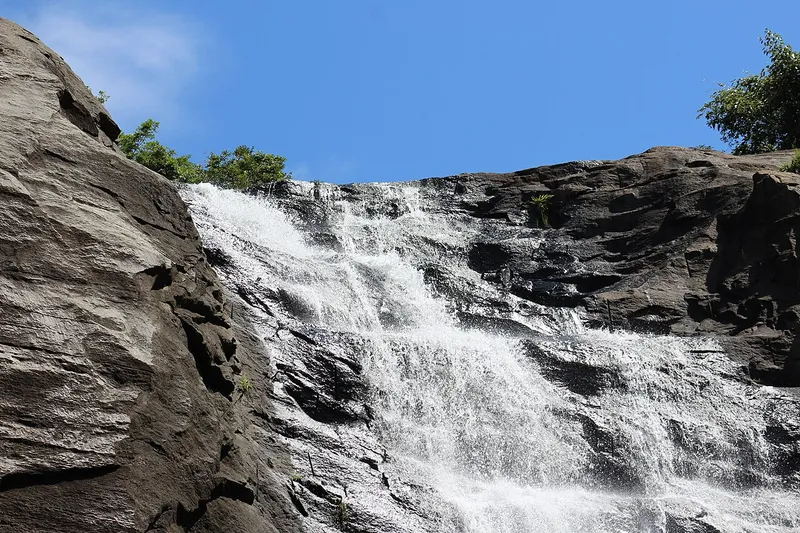 Kutralam Waterfalls, Tenkasi
