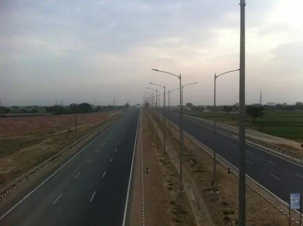 Agra–Lucknow Expressway on Agra–Lucknow Expressway
