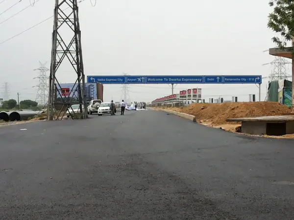 Dwarka Expressway on Dwarka Expressway
