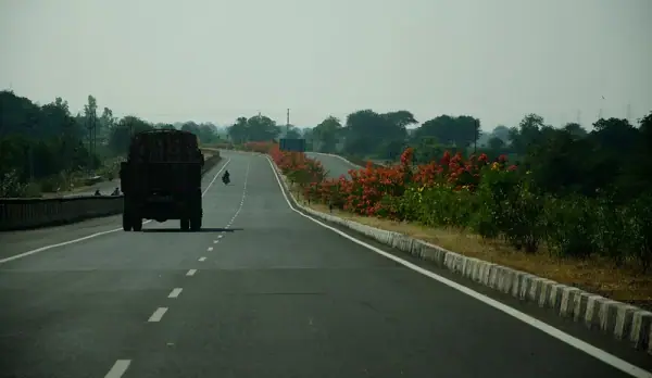 Porbandar highway on NH 27 (Porbandar–Silchar E–W corridor)