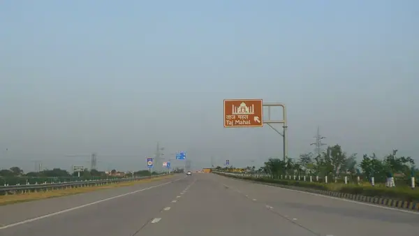 Yamuna Expressway expressway on Yamuna Expressway